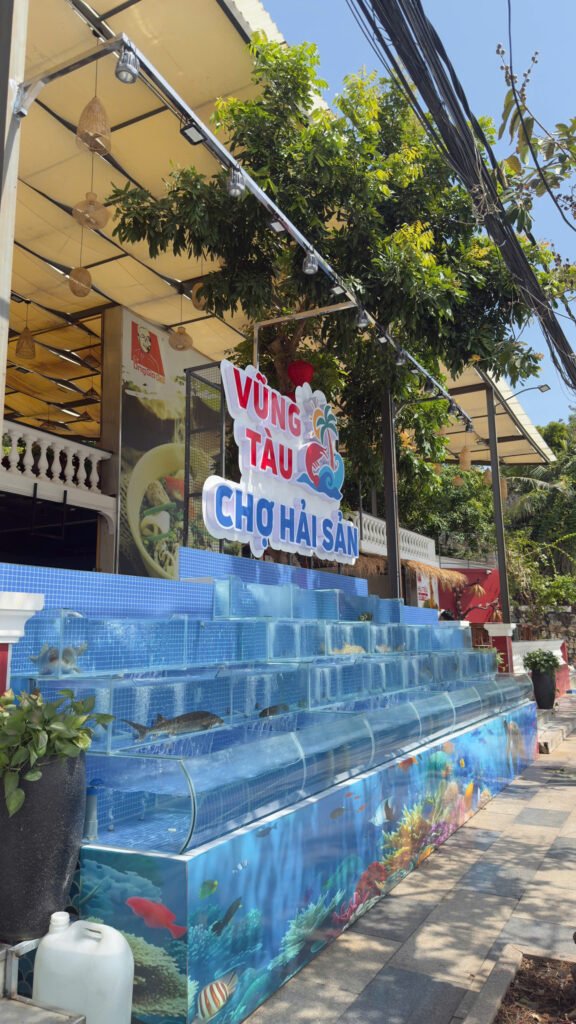 tháo lắp di chuyển bể hải sản